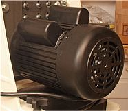 Oscilační válcová bruska - motor