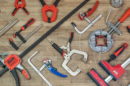 03.06.2025 - Desítky druhů svěrek a ztužidel pro profíky...